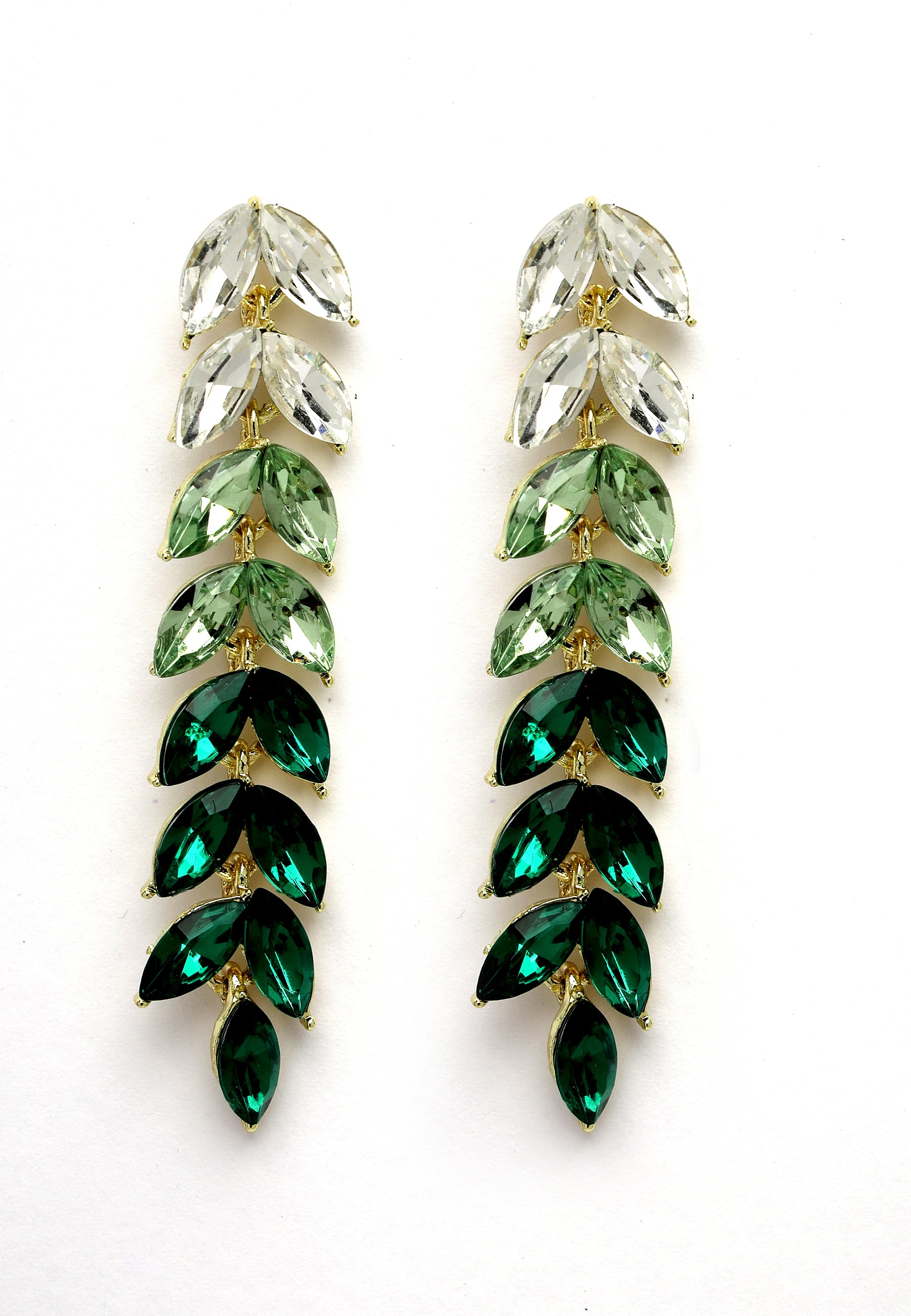 Pendientes largos con hojas verdes brillantes