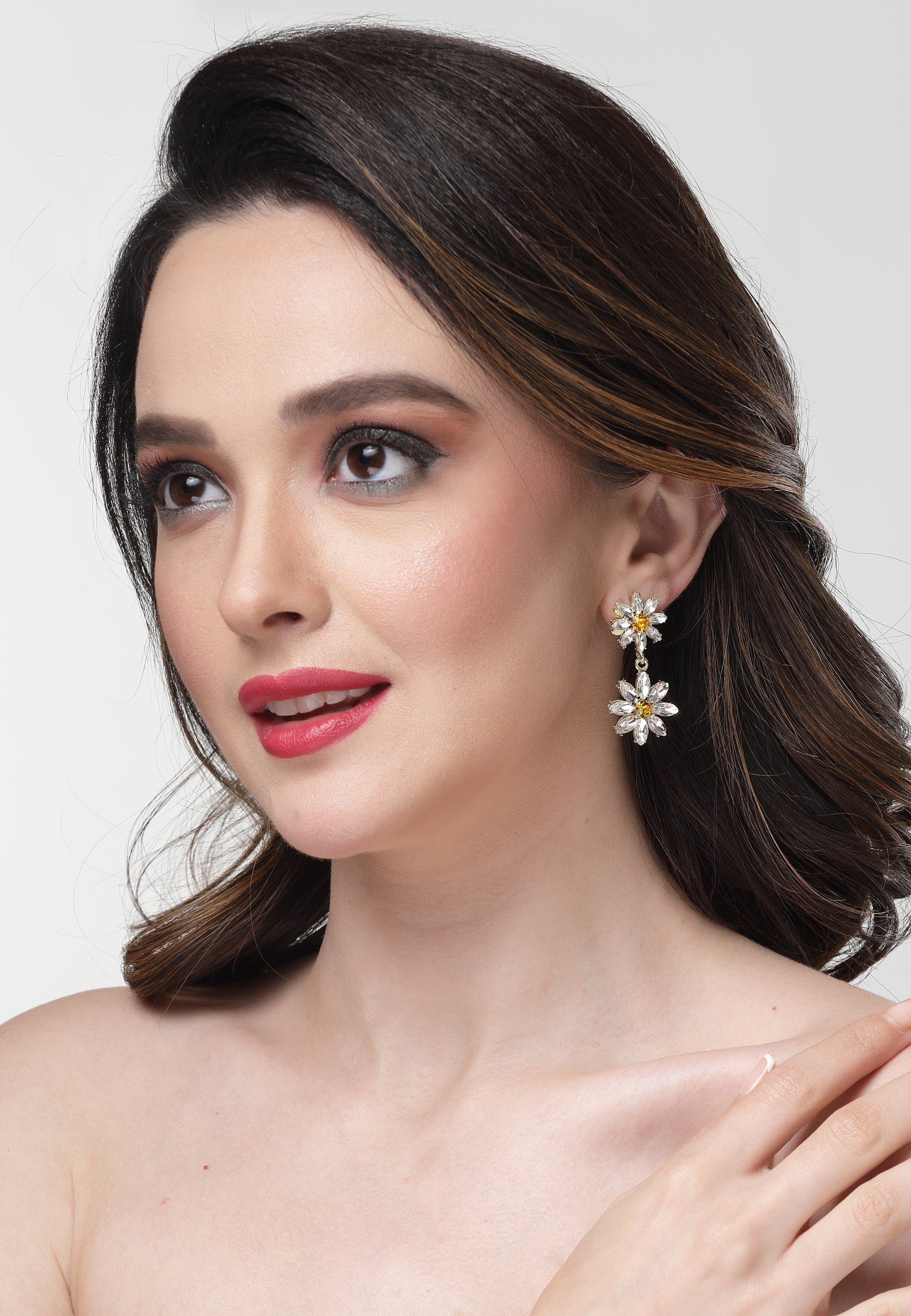 White Daisy Drop Earrings