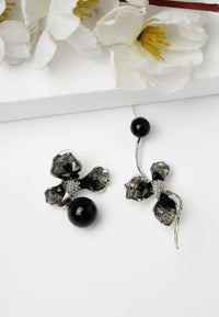 Boucles d'oreilles florales noires exotiques