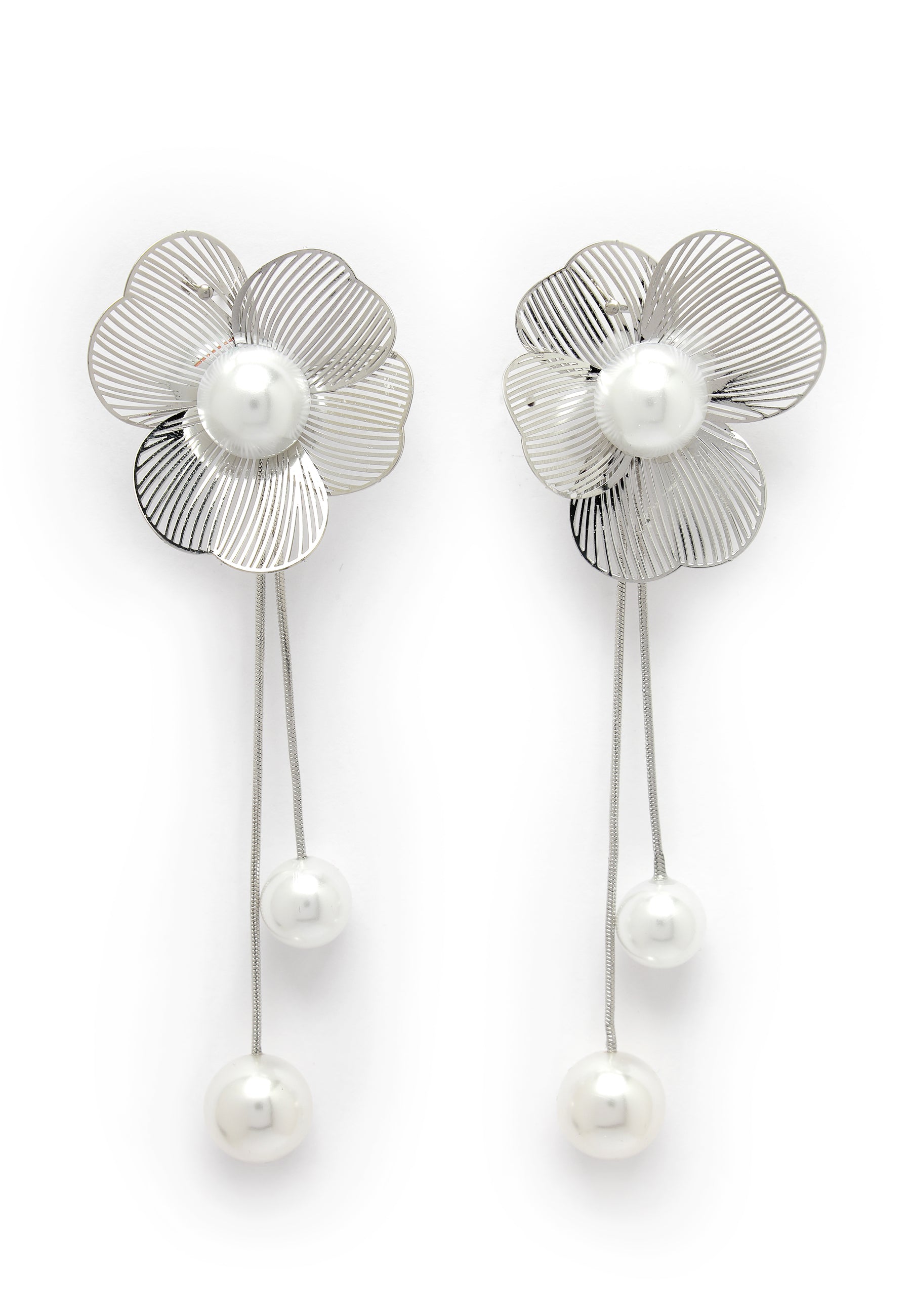 Pendientes colgantes de perlas plateadas florales