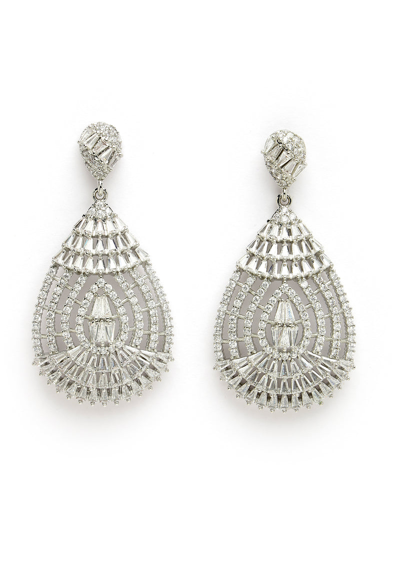 Belles boucles d'oreilles pendantes en zircone creuse