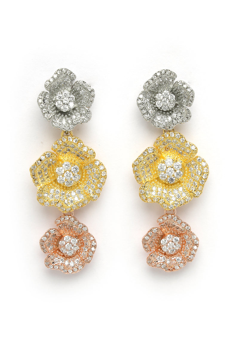 Boucles d'oreilles pendantes en zircone triple floraison