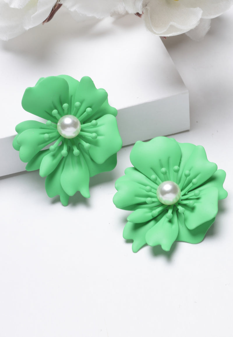 Orecchini con perle floreali in verde