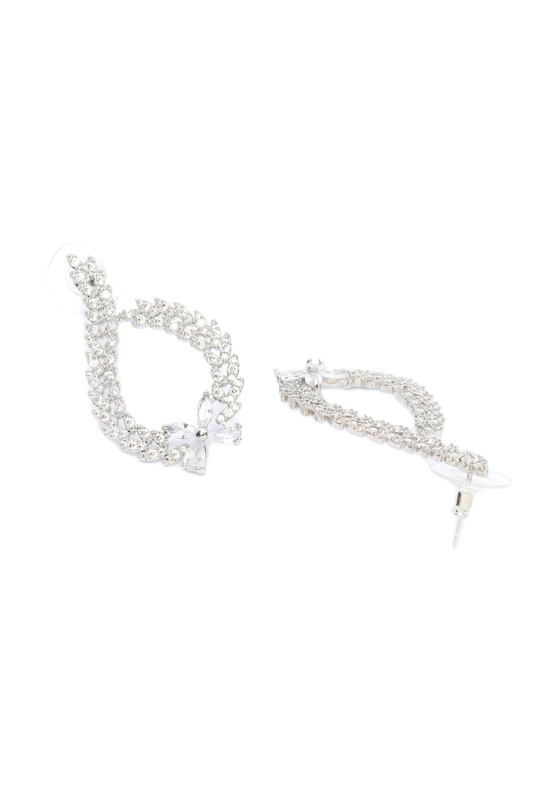 Boucles d'oreilles et collier en forme de arc éthéré