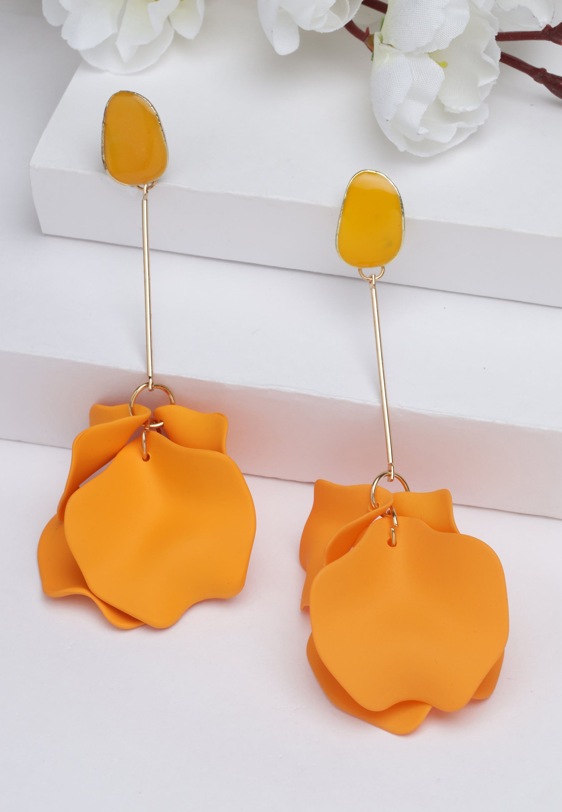 Blütenblatt-Ohrringe in Orange